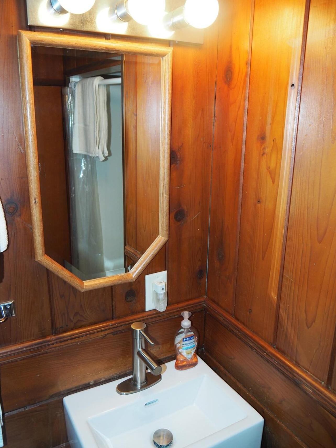 Sleeping Bear Riverside Cabins - Cabin #1 Honor Exterior foto